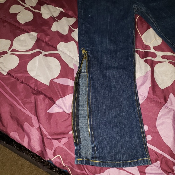 Blue Asphalt Women's Capri‎ Jeans - Picture 3 of 7